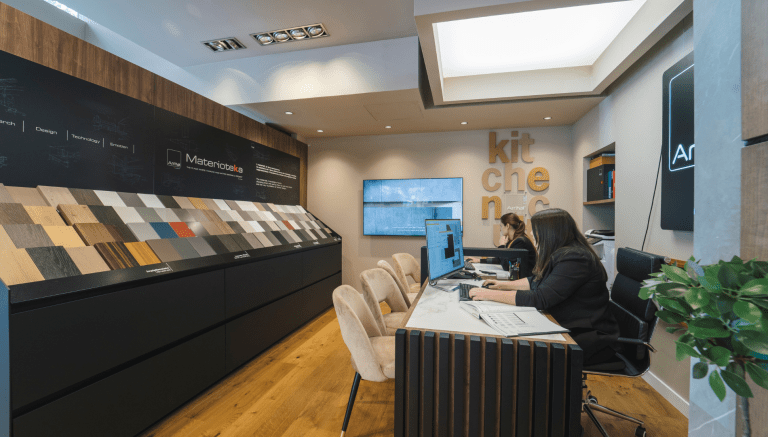 Cómo elegir al profesional adecuado para reformar tu cocina en Asturias